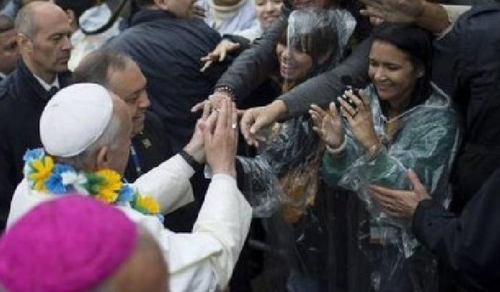 00B869-NEWS_91682 Il Papa visita la favela Varginha (video)