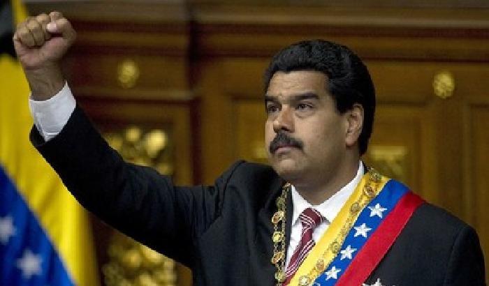 00B937-NEWS_92183 È colombiano: non può fare il presidente del Venezuela