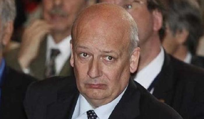 00B975-NEWS_92309 Bondi la spara grossa: è guerra civile