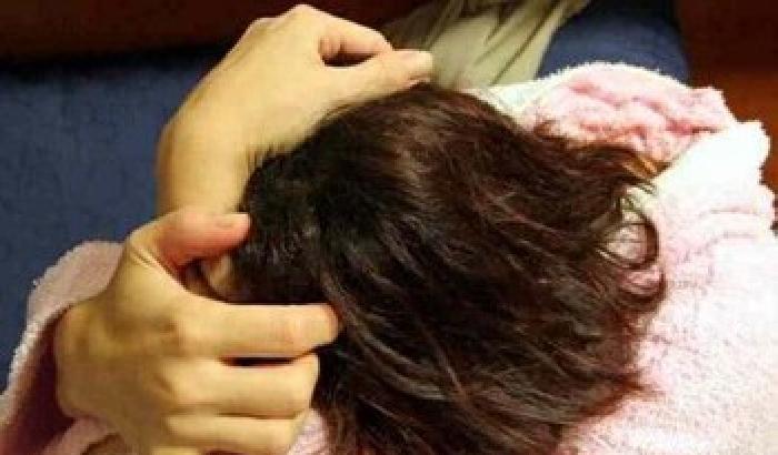 00BC74-NEWS_94087 Palapeggia una bambina al seno: arrestato a Chiaravalle