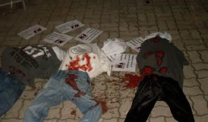 Manichini insanguinati firmati Forza Nuova contro la Kyenge