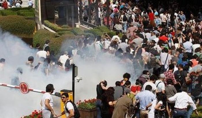 00BEB4-NEWS_95453 Cresce la tensione a Istanbul: censurati Twitter e Facebook