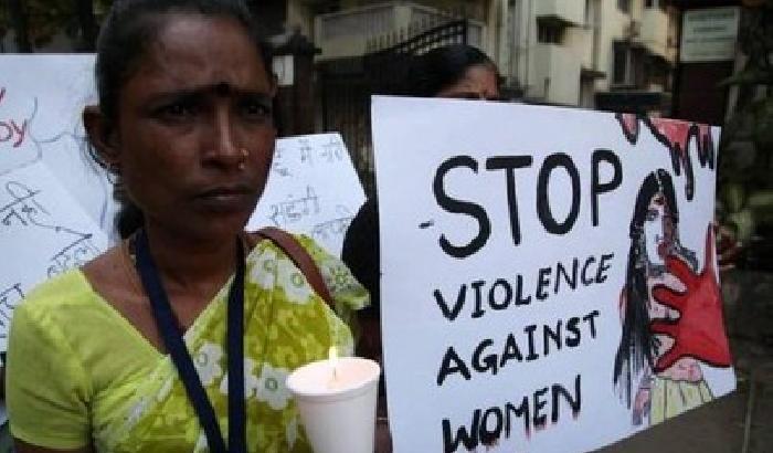 Stuprarono una donna: 4 condanne a morte