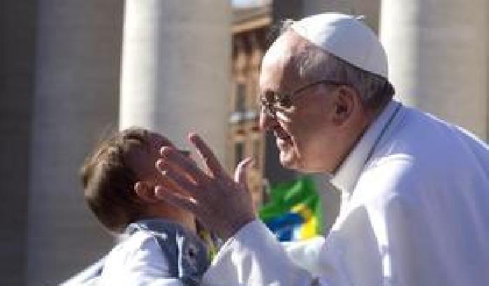 00BF5C-NEWS_95832 Un bimbo malato di distrofia risponde al telefono: è il Papa