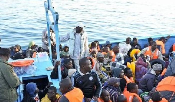 00C13D-NEWS_97000 Lampedusa, genitori in fuga dalla Siria: bimbo nasce nel Cie