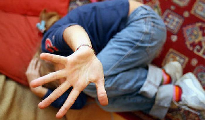 Abusava ripetutamente di una 13enne: arrestato a Milano