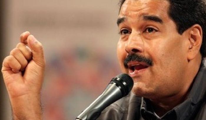 00C699-NEWS_100206 Maduro anticipa il Natale: saremo tutti più felici