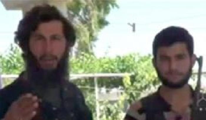 Siria: qaedisti decapitano un ribelle. Poi le scuse: «È stato un errore»