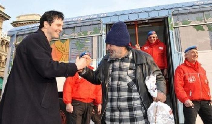 00CB0D-NEWS_102639 A Milano la Casa degli Angeli, l'autobus che aiuta i senza dimora