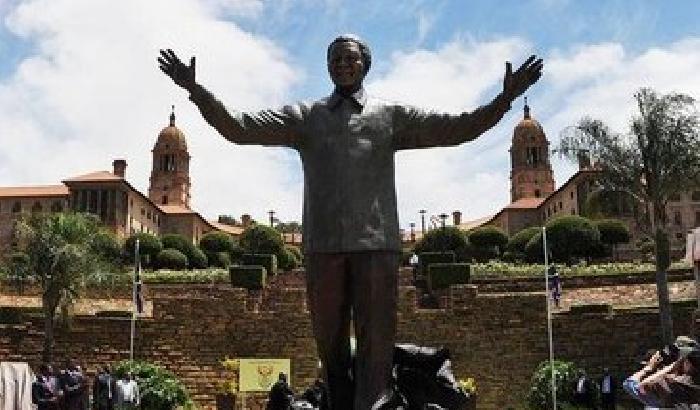 Dopo il funerale inaugurata la statua di Mandela