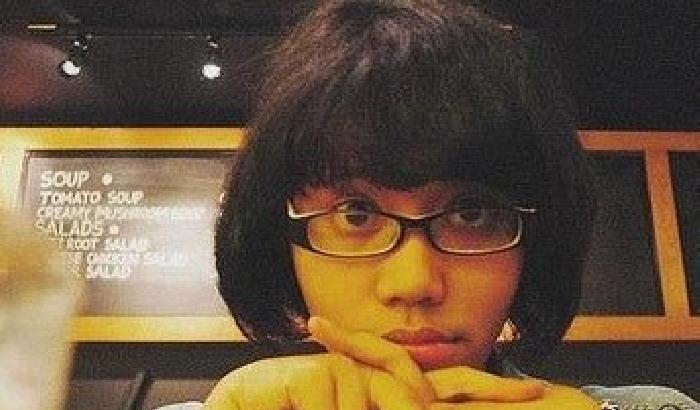 Su Twitter scrive: «Lavoro da 30 ore», poi entra in coma e muore