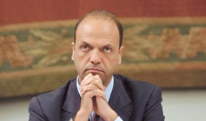 00CD95-NEWS_104215 Alfano: rescisso il contratto con i gestori del centro di Lampedusa