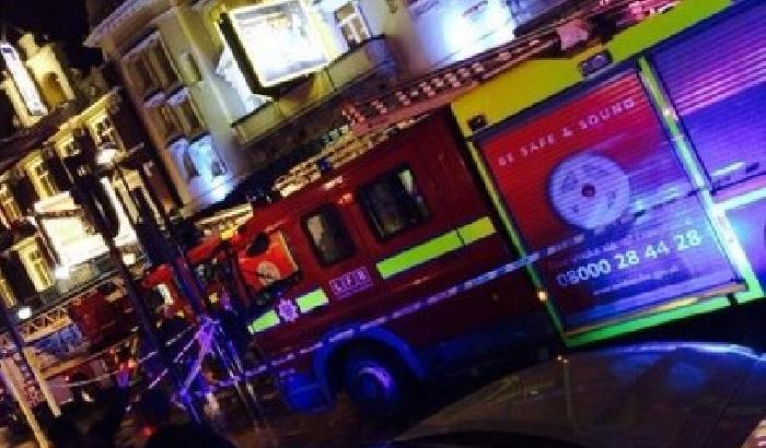 Crolla la balconata di un teatro a Londra: 88 feriti