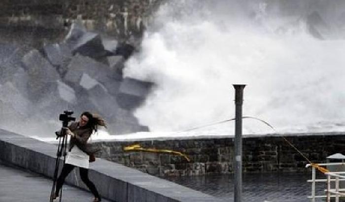 00CE34-NEWS_104560 Maltempo nel Nord Europa, morti in Francia e Inghilterra