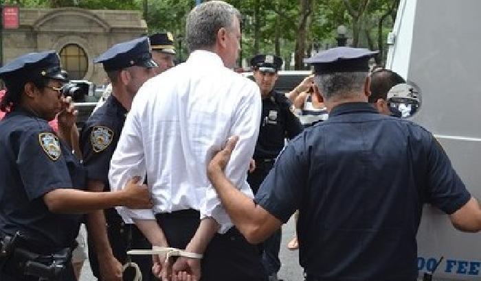 Bill de Blasio arrestato il 10 luglio 2013 nel corso di proteste contro la chiusura di un ospedale a Brooklyn