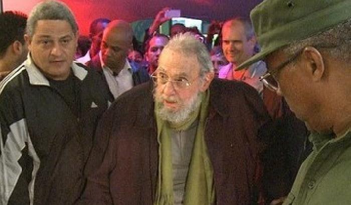 00CFDA-NEWS_105433 Fidel Castro riappare in pubblico dopo 9 mesi