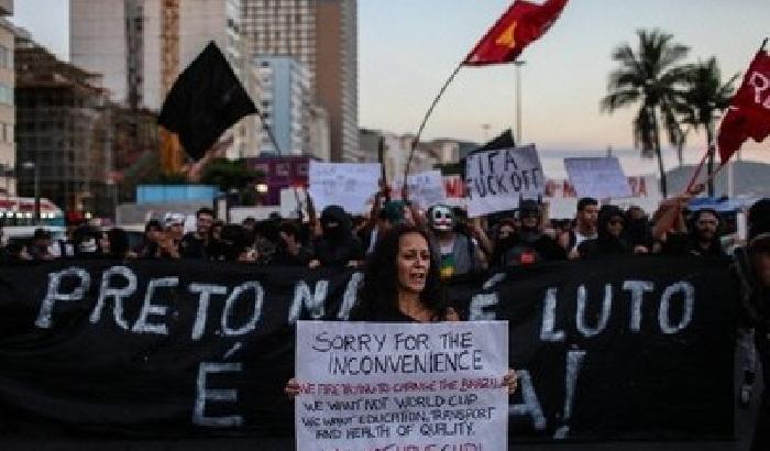 00D23D-NEWS_106711 Brasile, duri scontri a San Paolo contro i Mondiali