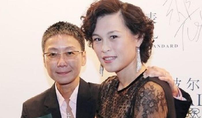 Accettami, inutile convertirmi con i soldi: la figlia gay scrive al magnate