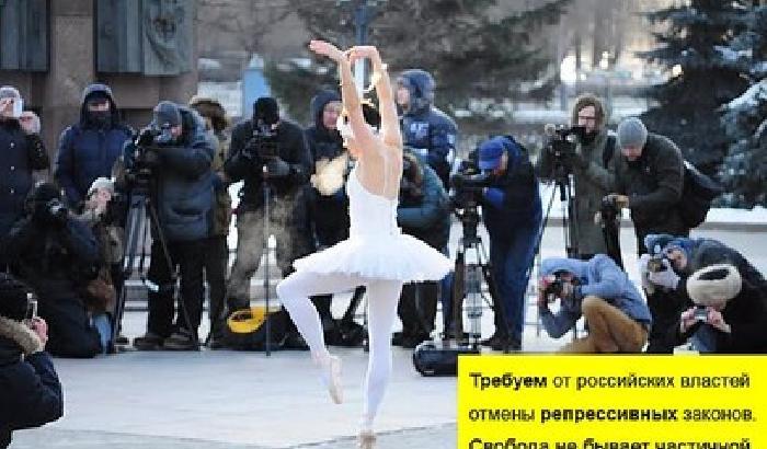 Danzare in manette a -20 contro il Cremlino