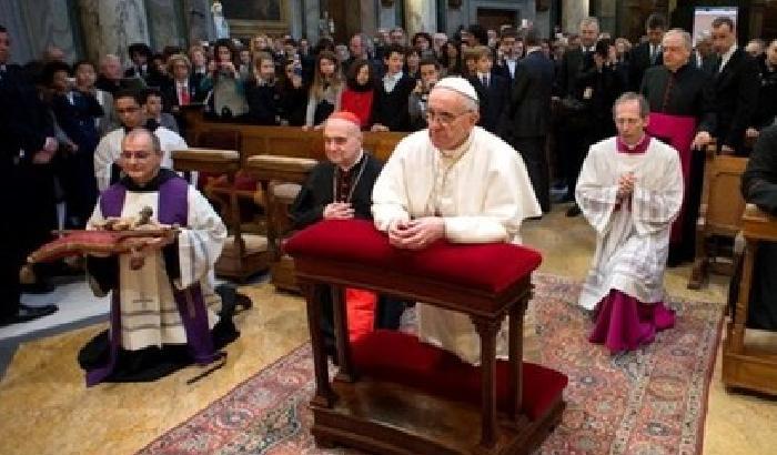 Il Papa: peccatori sì, ma corrotti no