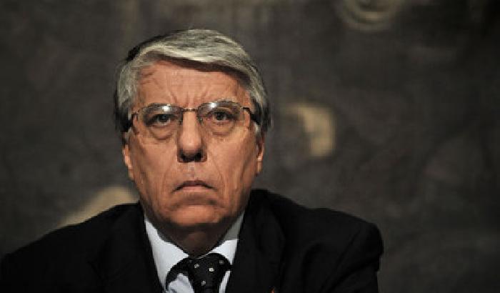 Droga, Giovanardi non molla: la legalizzazione è un regalo alla criminalità