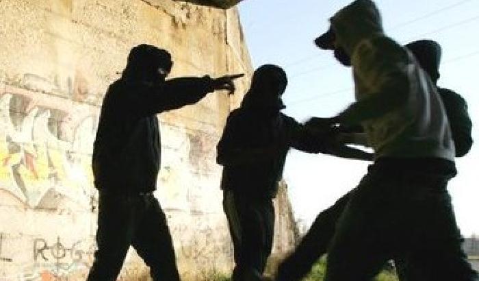 Picchiato dai bulli, parla il padre: intervenire prima che ci scappi il morto