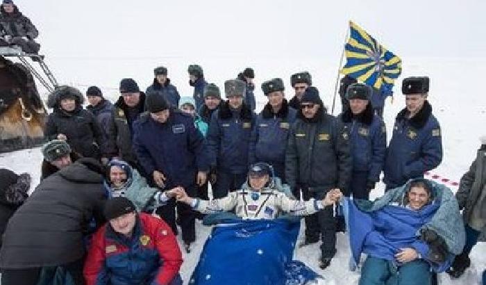 00D8E3-NEWS_110430 Spazio: atterrati senza problemi i tre astronauti della Iss