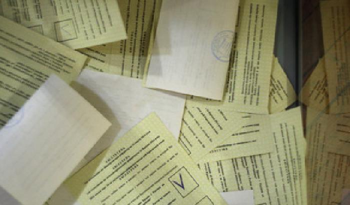 00D9D5-schede-di-voto-del-referendum Schede di voto del referendum