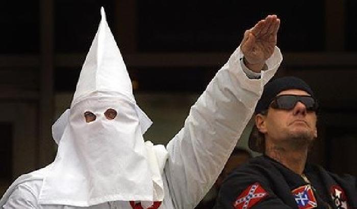 Il Ku Klux Klan si rifà il trucco: non siamo violenti