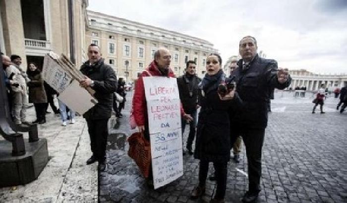 Contestazione contro Obama in Vaticano: uomo bloccato dagli agenti
