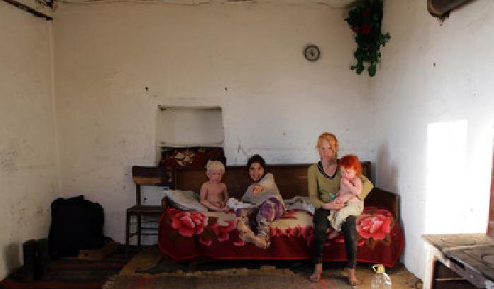 00DB99-NEWS_112084 Bambini rom, basta matrimoni