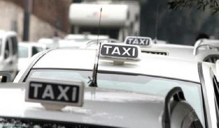 Arrestato un tassista abusivo: violentò una cliente