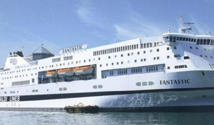 00DC18-NEWS_112390 Tragedia a Barcellona: muore un 15enne italiano cadendo da una nave