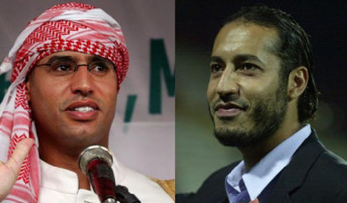 00DE70-NEWS_113949 I due figli di Gheddafi insieme alla sbarra