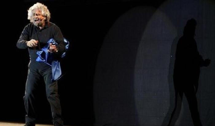 00DEB1-NEWS_114078 Grillo contro i giornalisti: servi, non vi fate schifo?