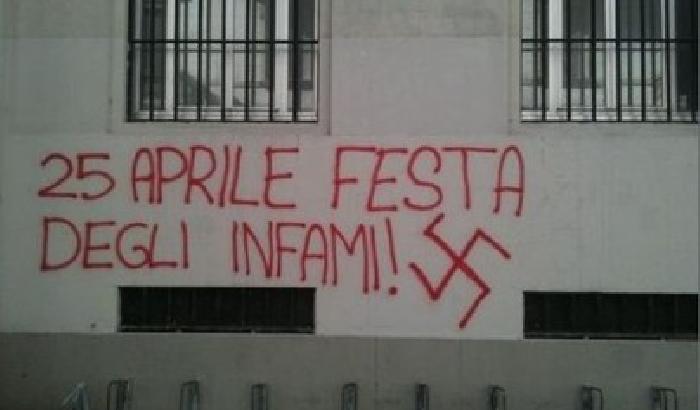 00DFE1-NEWS_114731 Svastiche sul monumento alla Resistenza