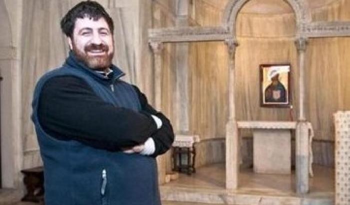 00DFE5-NEWS_114741 Posta foto con grembiule di Mussolini, prete sotto accusa