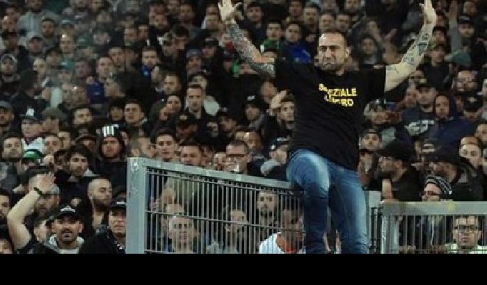 Il questore nega l'evidenza: nessuna trattativa