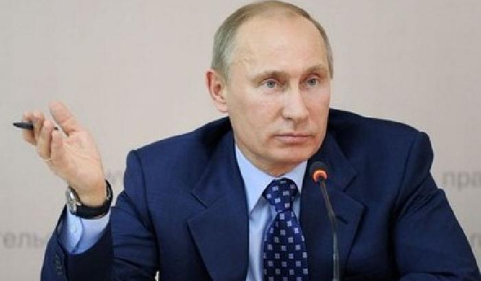 Putin molla la presa sull'Ucraina, Washington: è falso