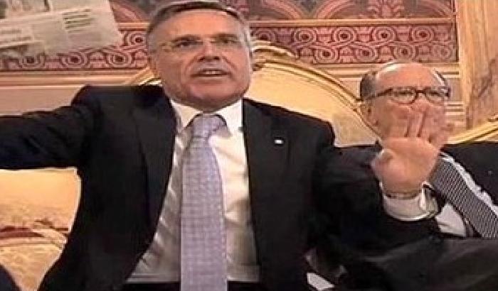 00E865-NEWS_120169 Le madri dei drogati si uccidano: rimosso il prefetto di Perugia