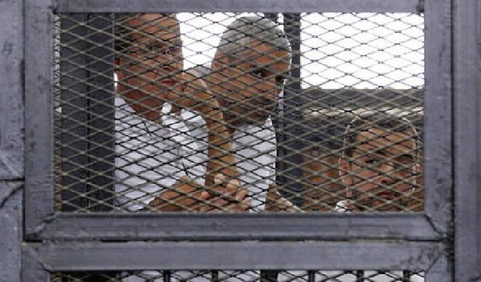 Tre giornalisti di Al Jazeera condannati a 7 anni di carcere