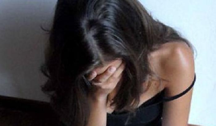 00E915-NEWS_120639 Roma: sequestrata, drogata e massacrata tutta la notte dal compagno