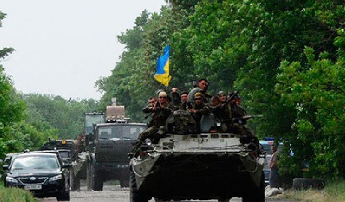 00EA48-NEWS_121410 Kiev schiera i carri armati