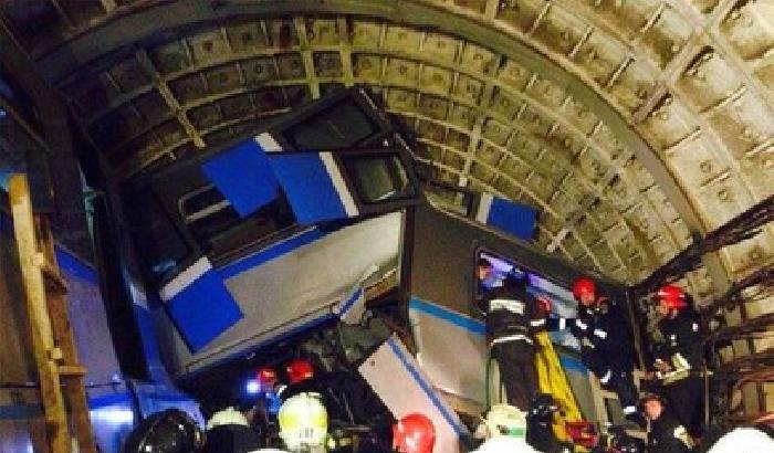 La metro di Mosca deragliata per errore: fermati i due responsabili