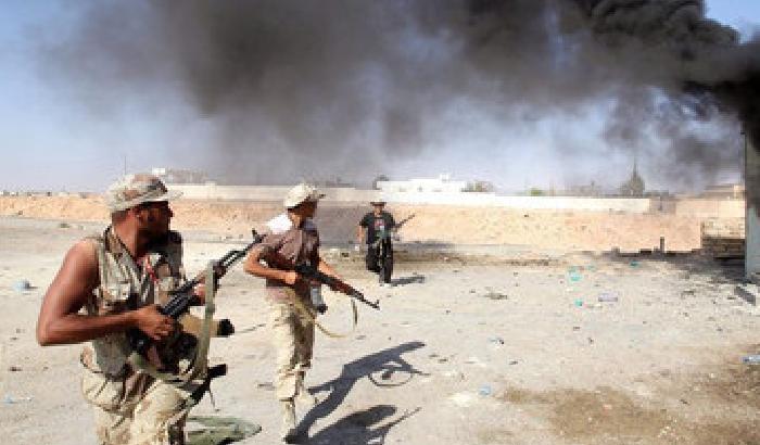 Scontri a Bengasi: trovati almeno 75 cadaveri