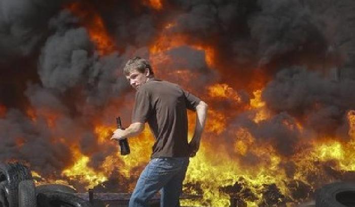 00EF7D-NEWS_124407 Ucraina: uccisi 15 soldati. A Kiev tornano le fiamme a piazza Maidan