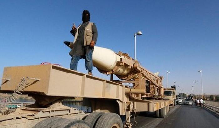 Orrore e paura per gli ostaggi. In casa i fanatici del califfato