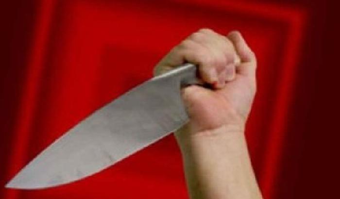 00F106-NEWS_125255 Padre accoltella le figlie: morta la 12 enne, grave la sorella