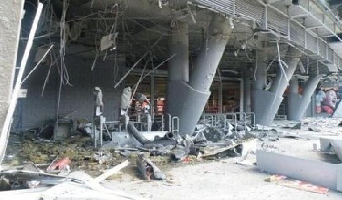 00F135-NEWS_125329 Ucraina: bombardato lo stadio dello Shakhtar Donetsk