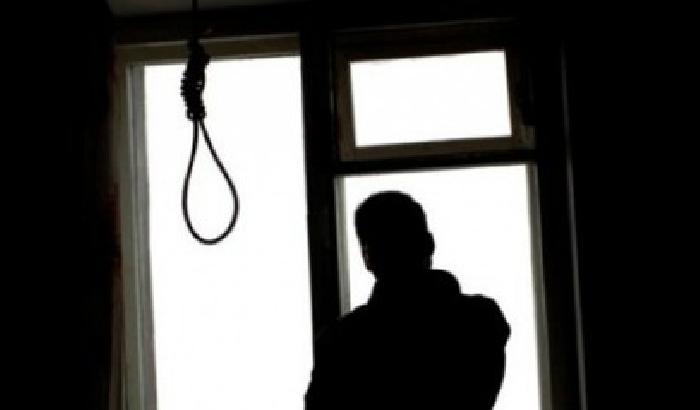 Dati choc: ogni 40 secondi una persona si suicida